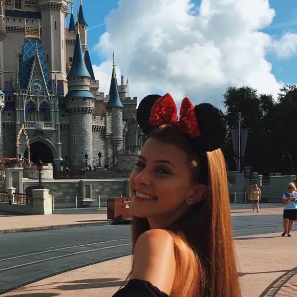 Meet your Posher, Alexis - Picture 1 of 1